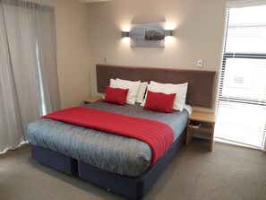 Egyptian cotton sheets, premium bedding, pillow-top beds - The Fairways Accommodation Kaikoura (Kaikoura)