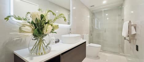 Luxury Double or Twin Room | Bathroom | Hair dryer, towels