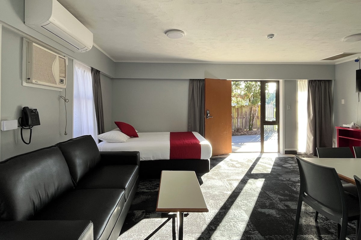 Apartment, 2 Schlafzimmer | 3 Schlafzimmer, Bügeleisen/Bügelbrett, kostenloses WLAN, Bettwäsche