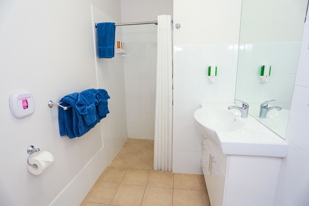 Port Douglas Motel by null