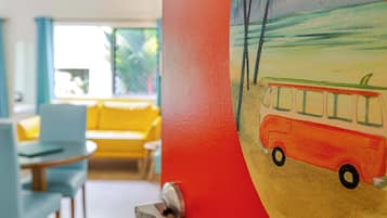 Studio, 1 Queen Bed | Pillow-top beds, desk, blackout curtains, soundproofing