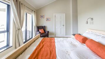 Luxury-Doppelzimmer, 1 Queen-Bett, Balkon, Seeseite | 1 Schlafzimmer, hochwertige Bettwaren, Select-Comfort-Betten, Zimmersafe