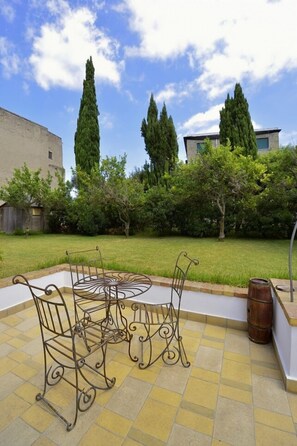 Courtyard - Villa Mazzella (Procida)