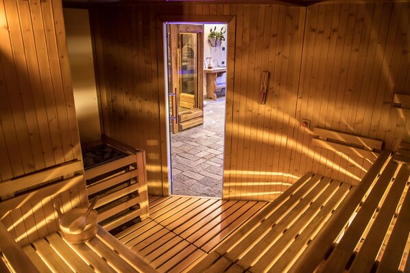 Sauna, tina de hidromasaje, baño de vapor y baño turco o hammam 