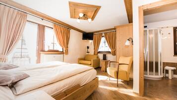 Comfort driepersoonskamer, niet-roken, uitzicht op bergen | Kameruitzicht