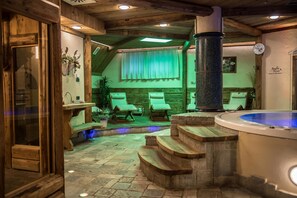 Sauna, tina de hidromasaje, baño de vapor y baño turco o hammam