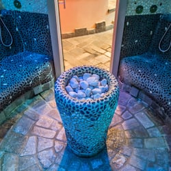 Sauna, hot tub, steam room, Turkish bath/hammam, body treatments