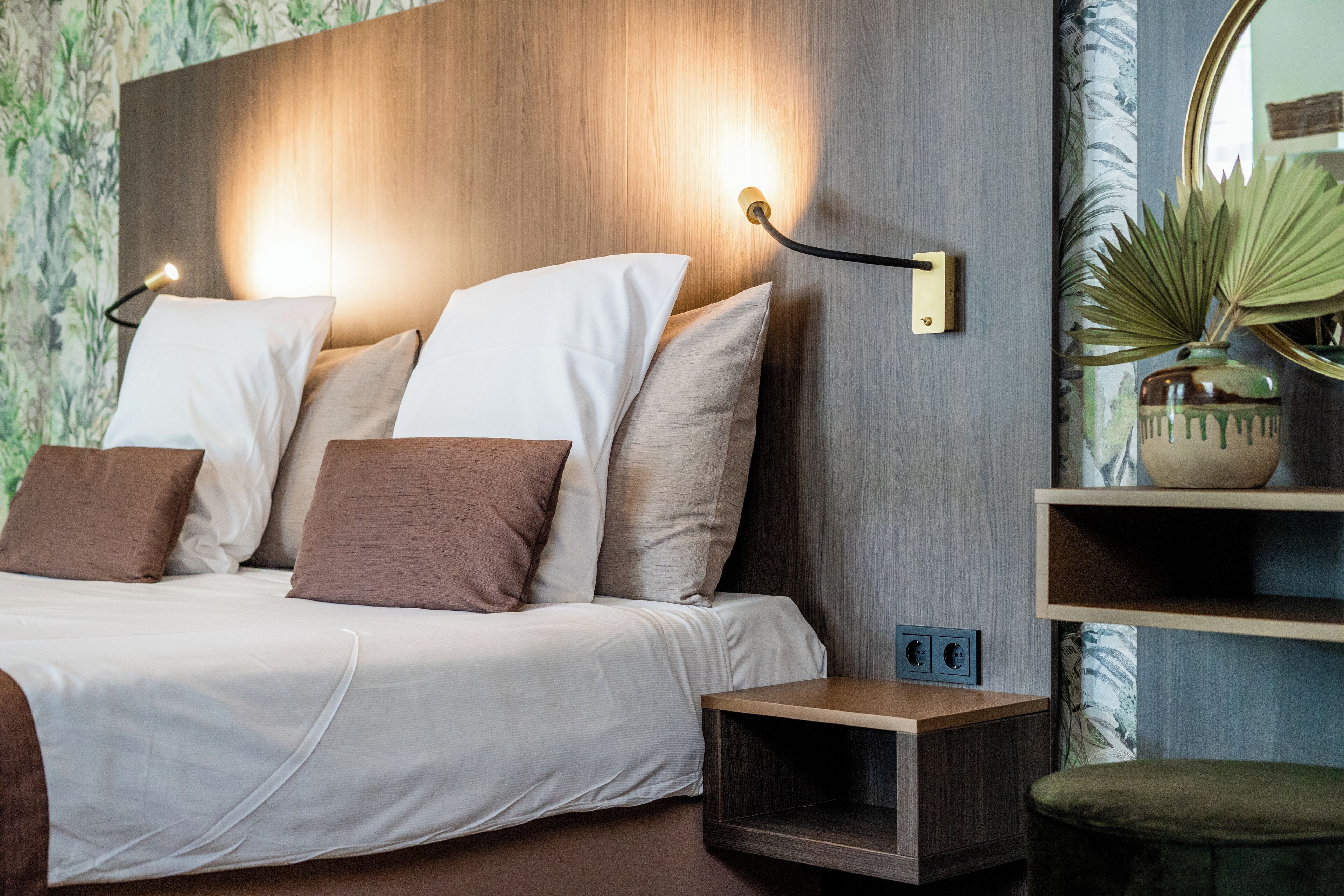 Free WiFi, bed sheets