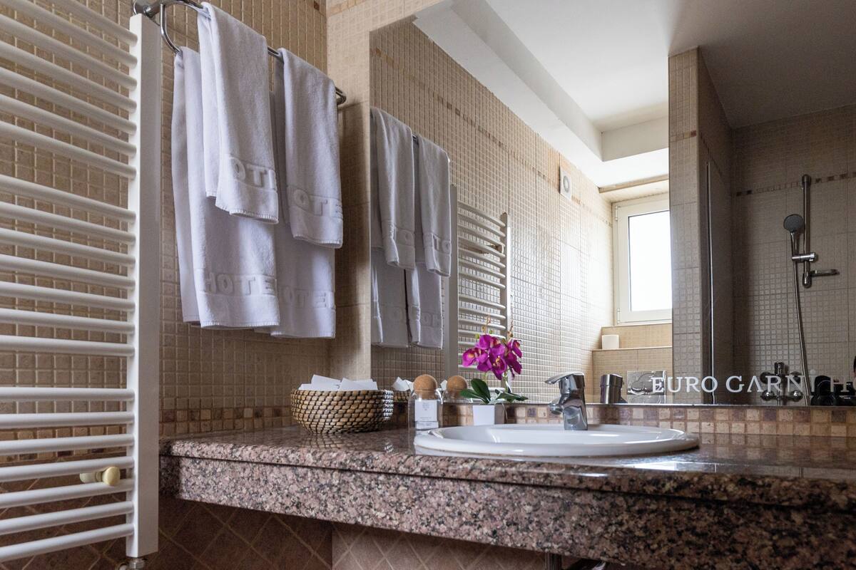 superior double or twin room | bathroom | shower, rainfall showerhead, free toiletries, hair dryer