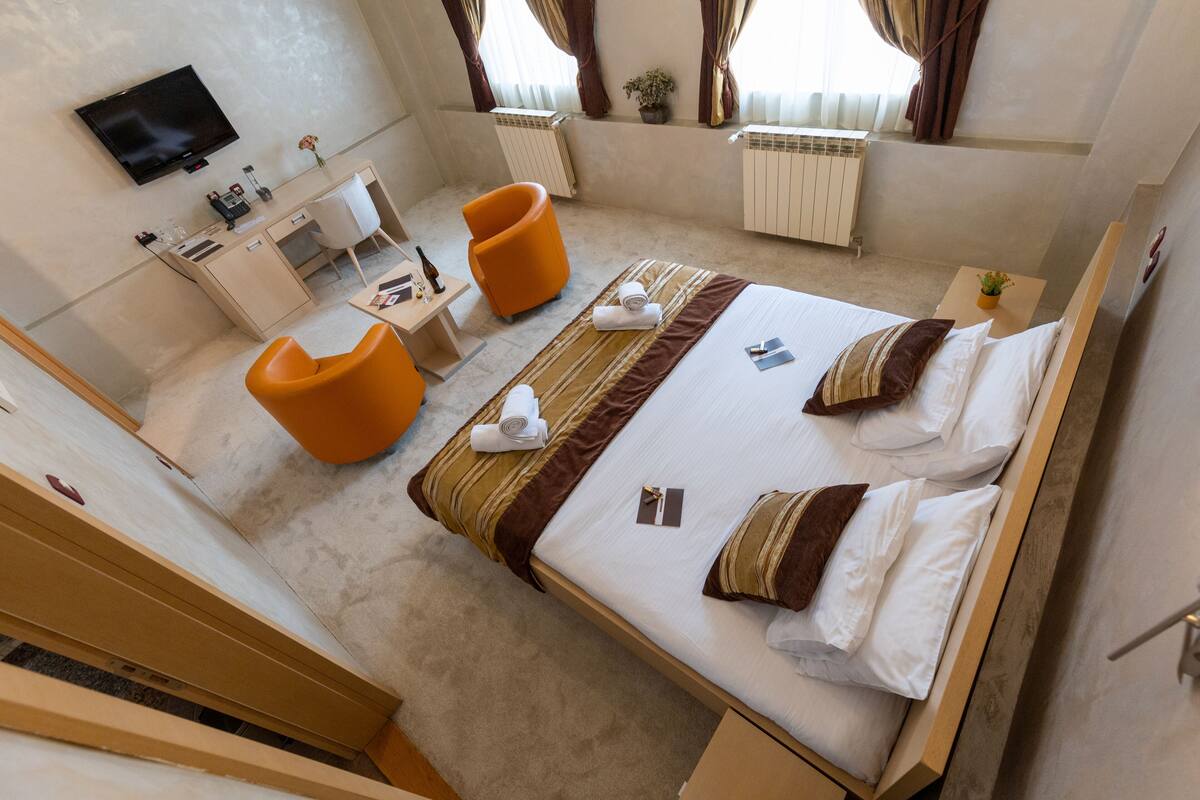 superior double or twin room | hypo-allergenic bedding, minibar, in-room safe, desk