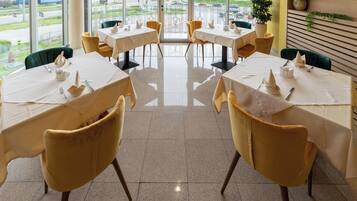 Esmorzar diari d'estil bufet (472 RSD per persona)