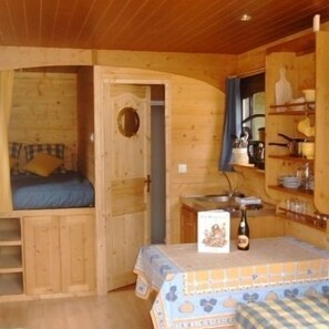 Premium bedding, individually decorated, individually furnished - Les Roulottes des Korrigans (Brasparts)