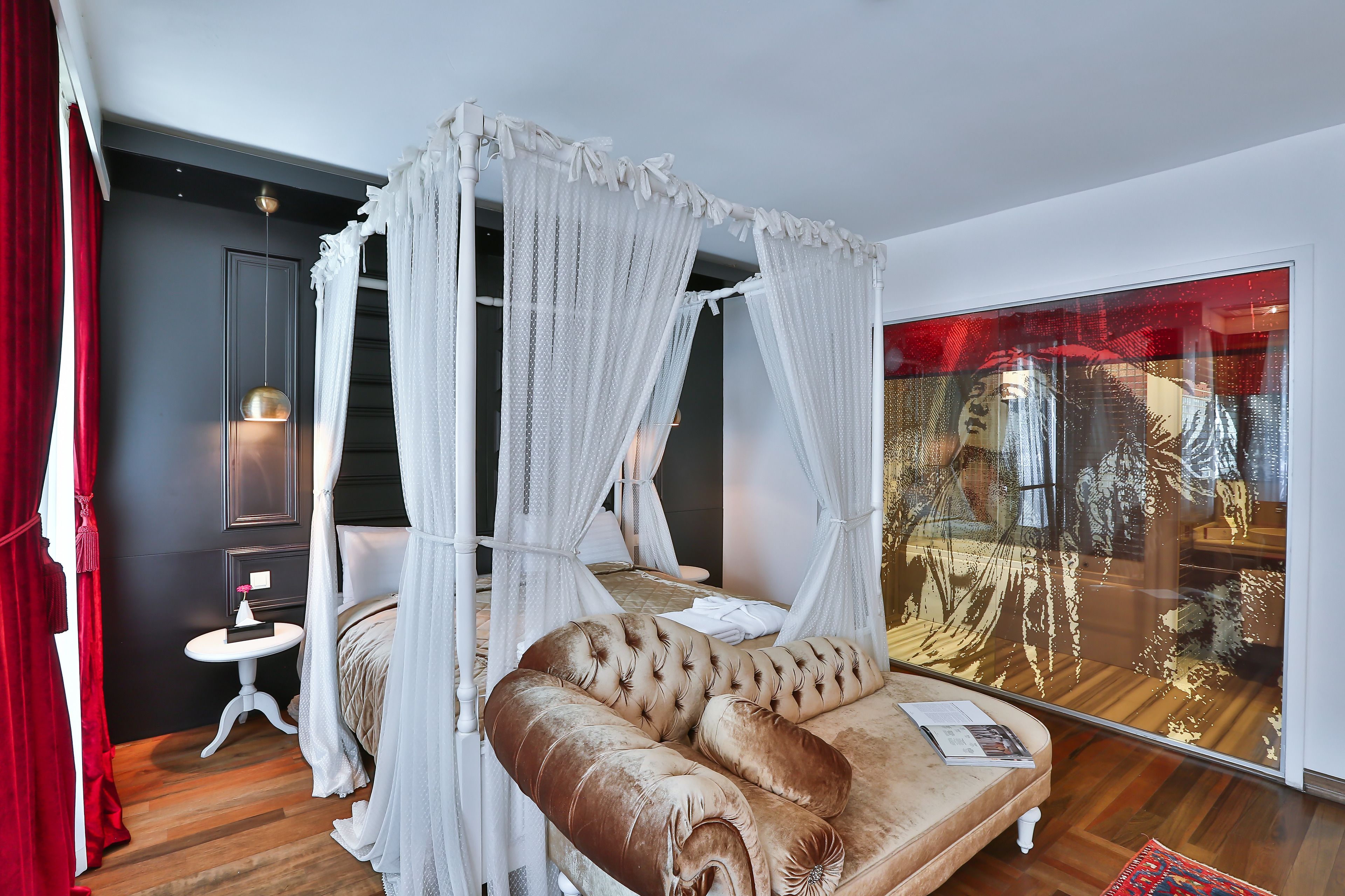 king suite | minibar, in-room safe, desk, soundproofing