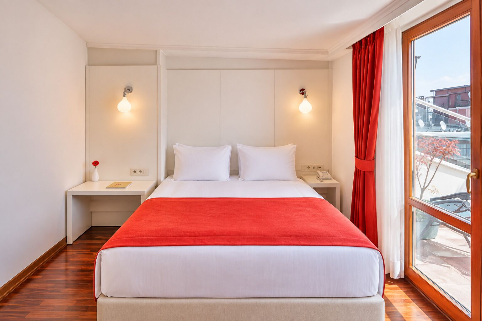 Deluxe Double Room, Balcony | Minibar, in-room safe, desk, soundproofing