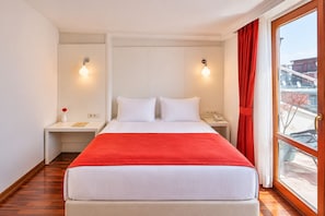 Deluxe Double Room, Balcony | Minibar, in-room safe, desk, soundproofing - Senatus Hotel - Special Class (Istanbul)