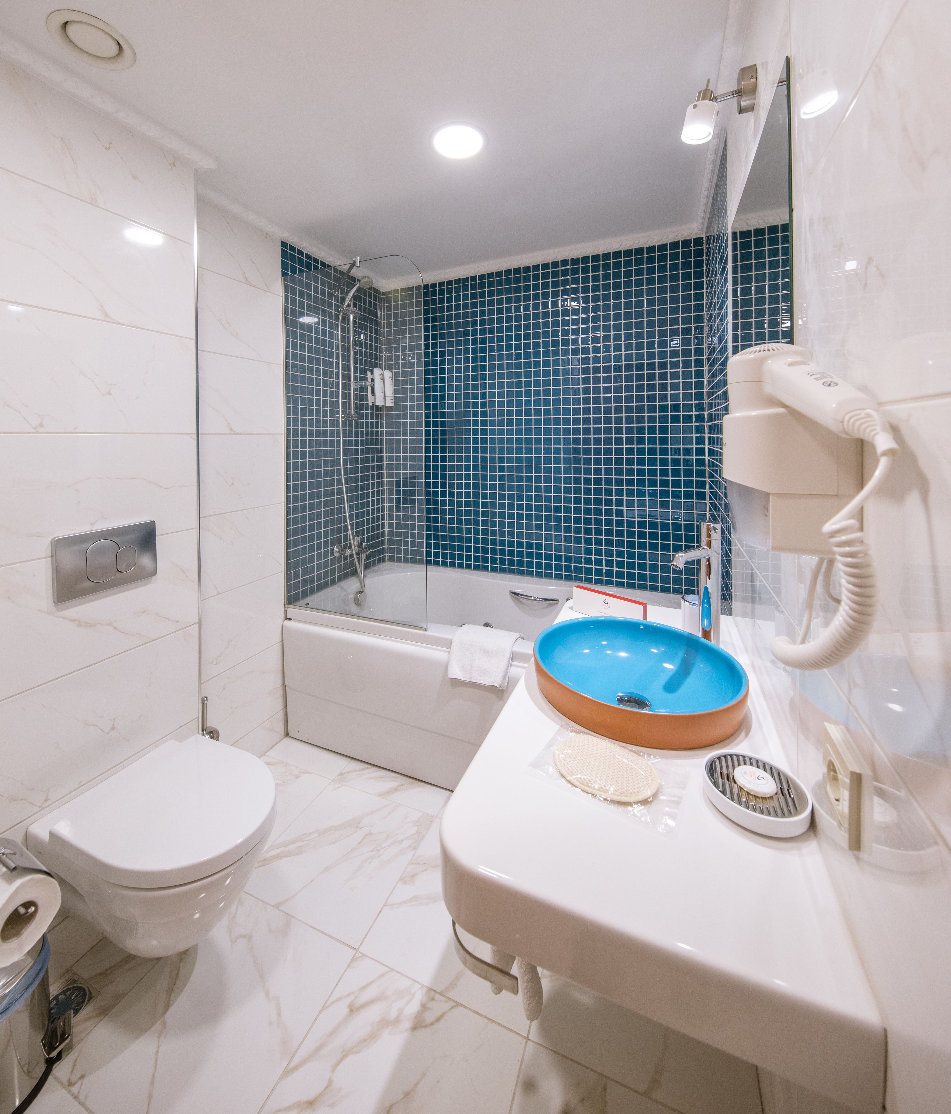 deluxe double room, balcony | bathroom | shower, rainfall showerhead, free toiletries, hair dryer
