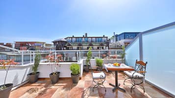 Habitación doble Deluxe, balcón | Vista del balcón