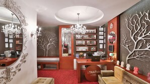 A hotel lobby with a red carpet, a chandelier, a reception desk, and a large mirror. - Senatus Hotel - Special Class (Istanbul)