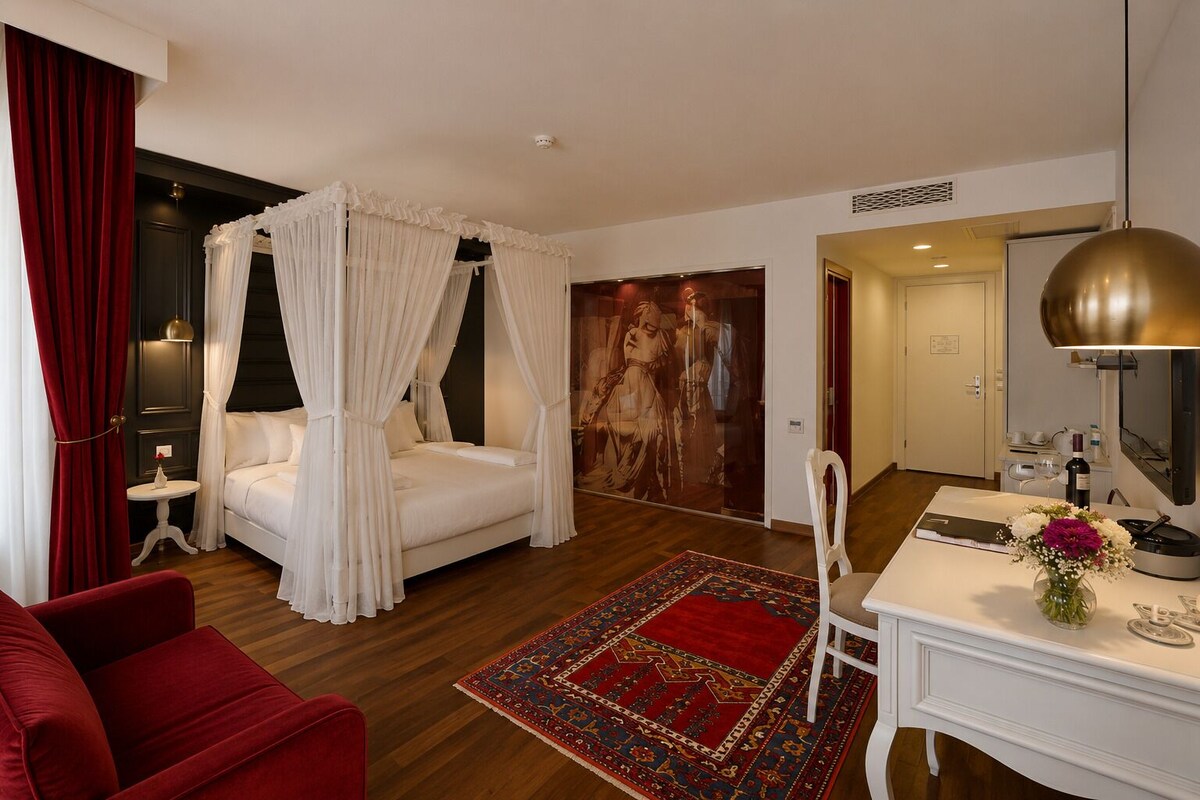 King Suite | Frigobar, cofres nos quartos, escrivaninha, quartos à prova de som