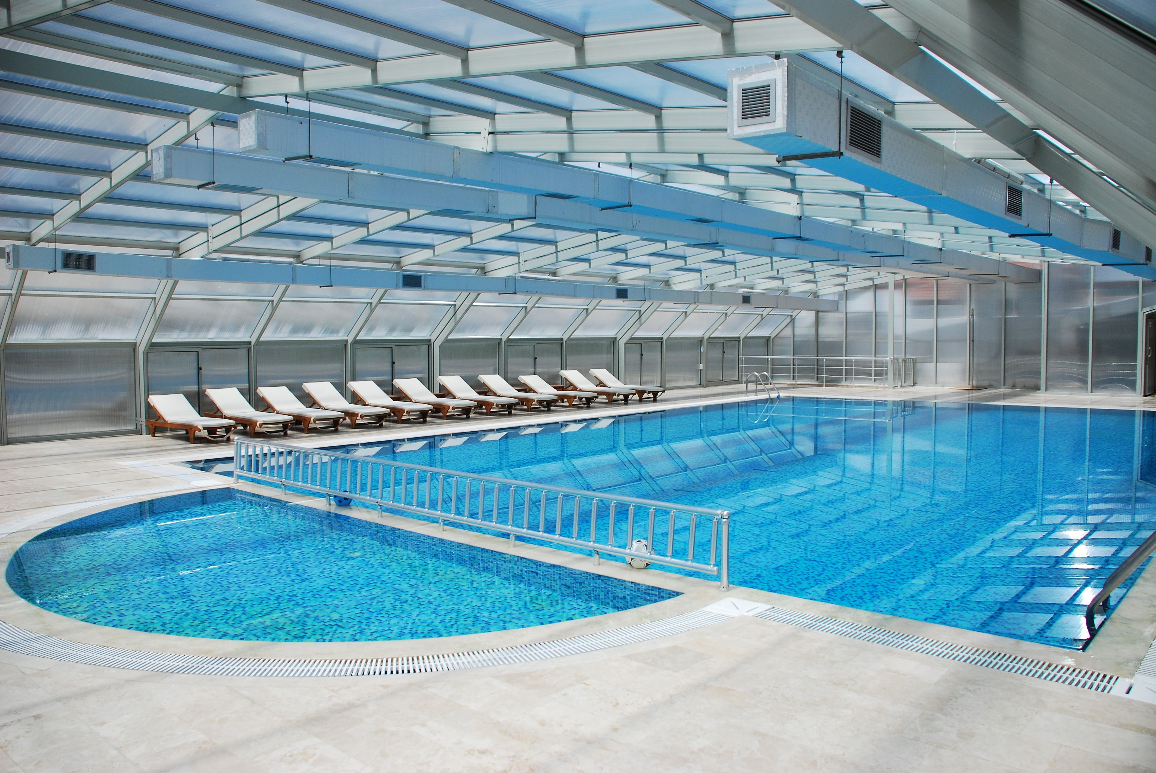 Indoor pool, free cabanas, sun loungers