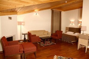 Suite – junior | Sengetøy av topp kvalitet, minibar, safe på rommet og lydisolert