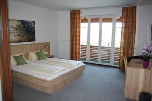 Hypo-allergenic bedding, in-room safe, desk, soundproofing - Berghotel Mooshütte (Lohberg)