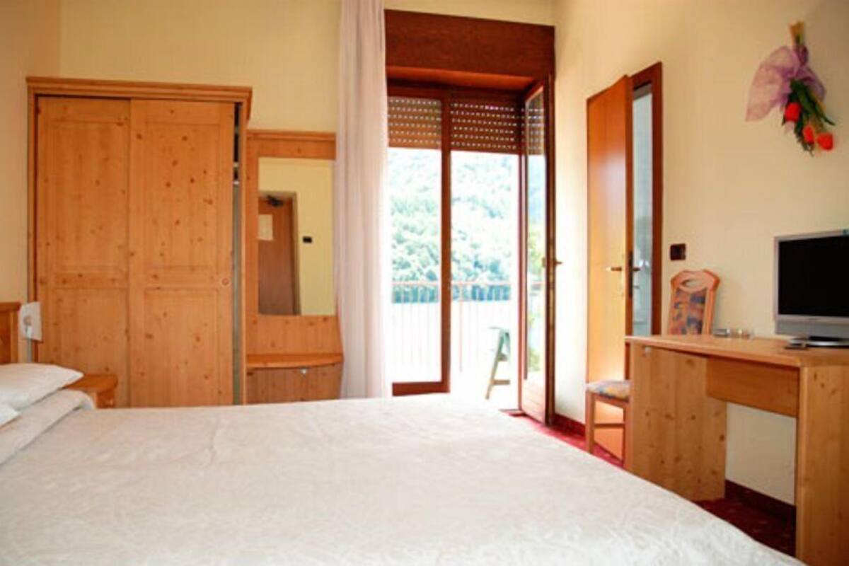 Doppel- oder Zweibettzimmer | Zimmersafe, Schreibtisch, kostenlose Babybetten, kostenloses WLAN