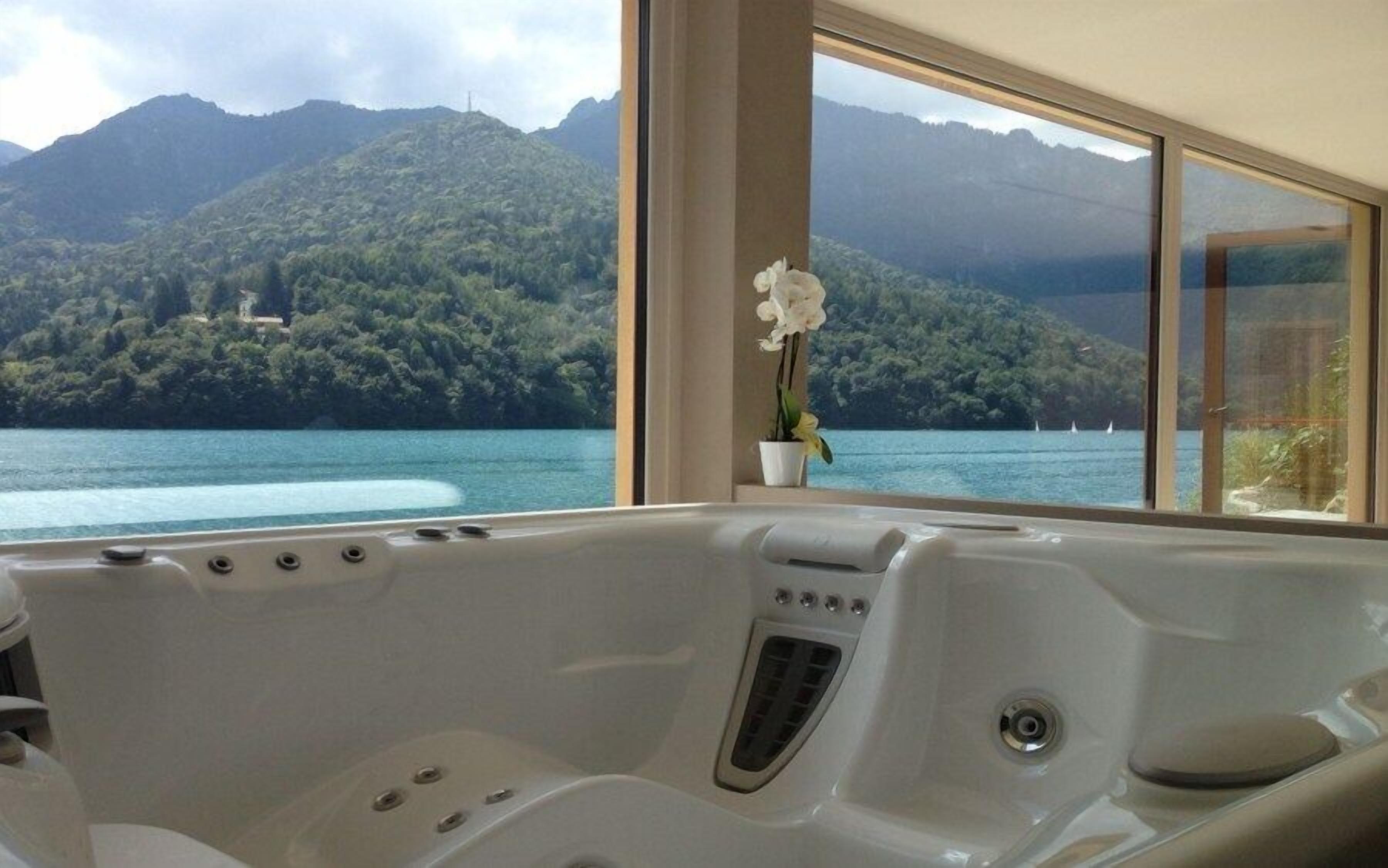 Bañera de hidromasaje interior