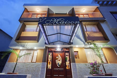 Front of property – evening/night. Hotel Frances La Maison
