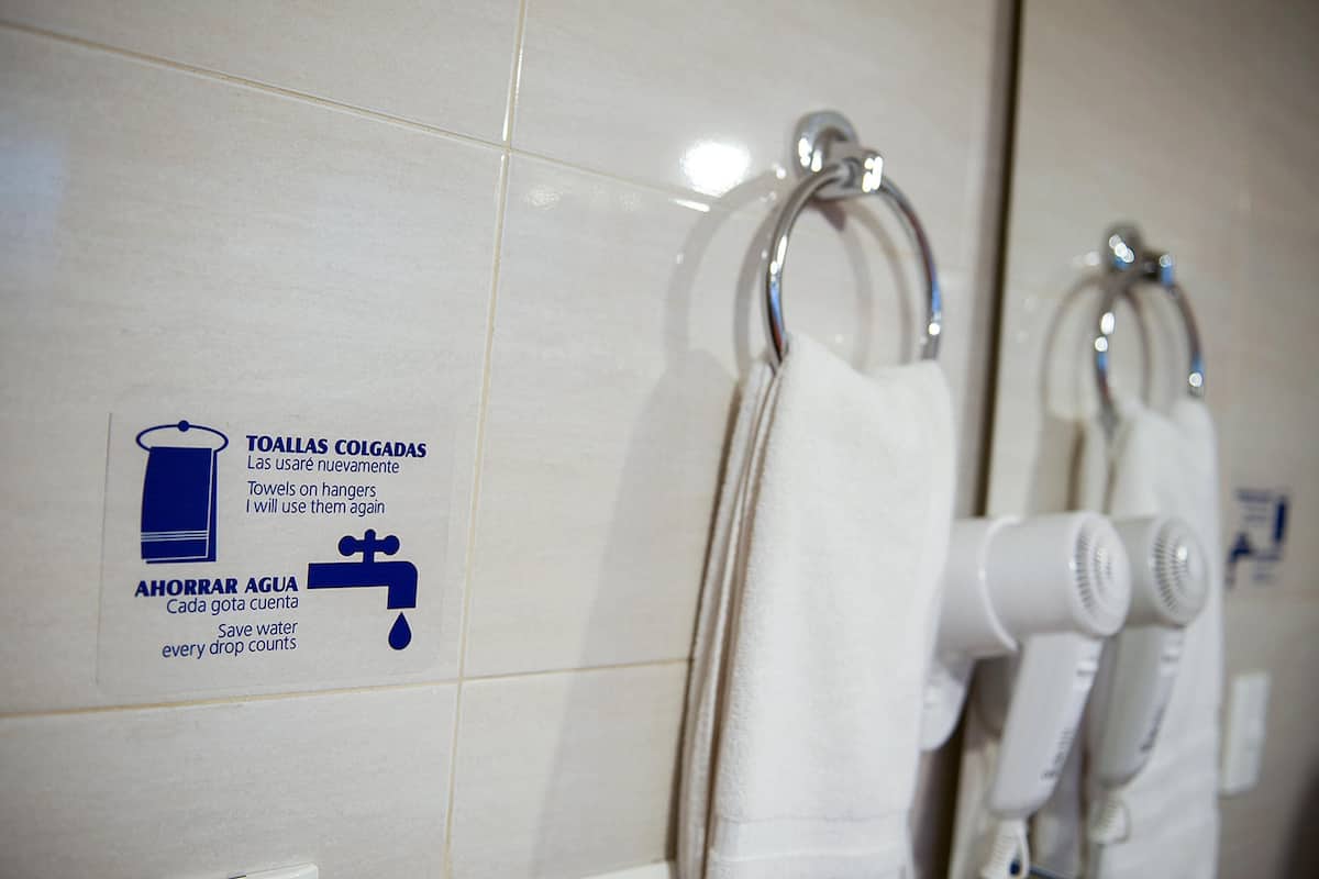 Dusche, Regendusche, kostenlose Toilettenartikel, Haartrockner