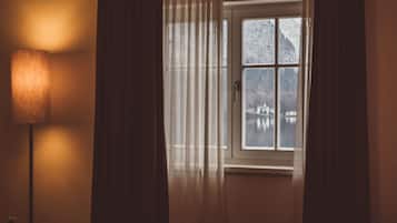 Deluxe-Doppelzimmer (Lake View, German Twin Beds) | Ausblick vom Zimmer