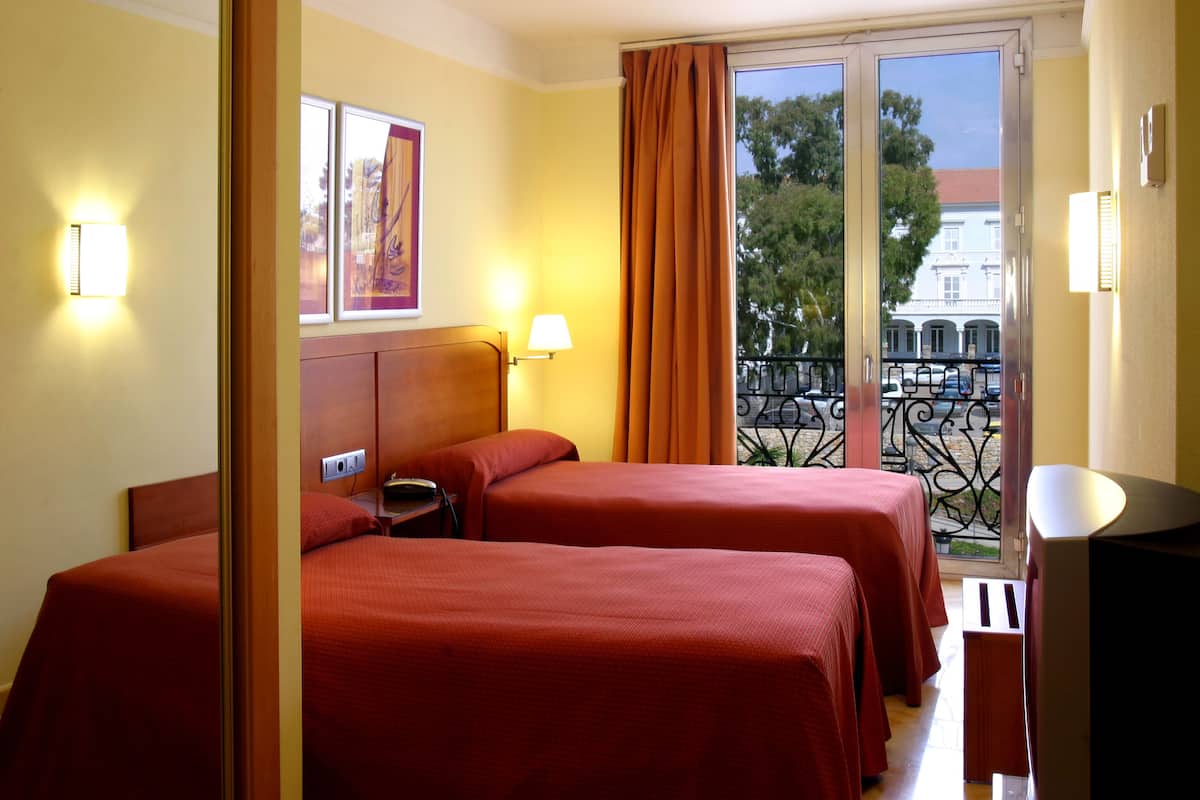 Double or Twin Room | In-room safe, desk, soundproofing, free WiFi