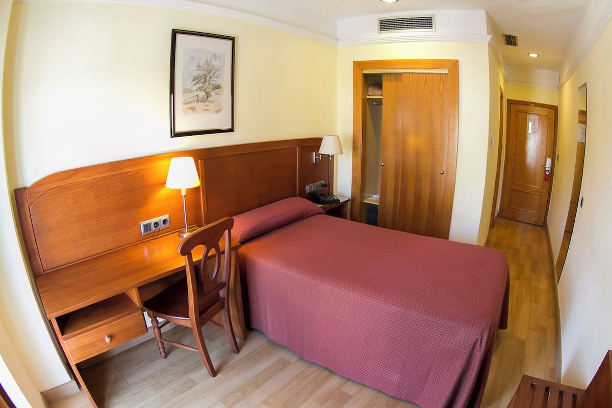 In-room safe, desk, soundproofing, free WiFi