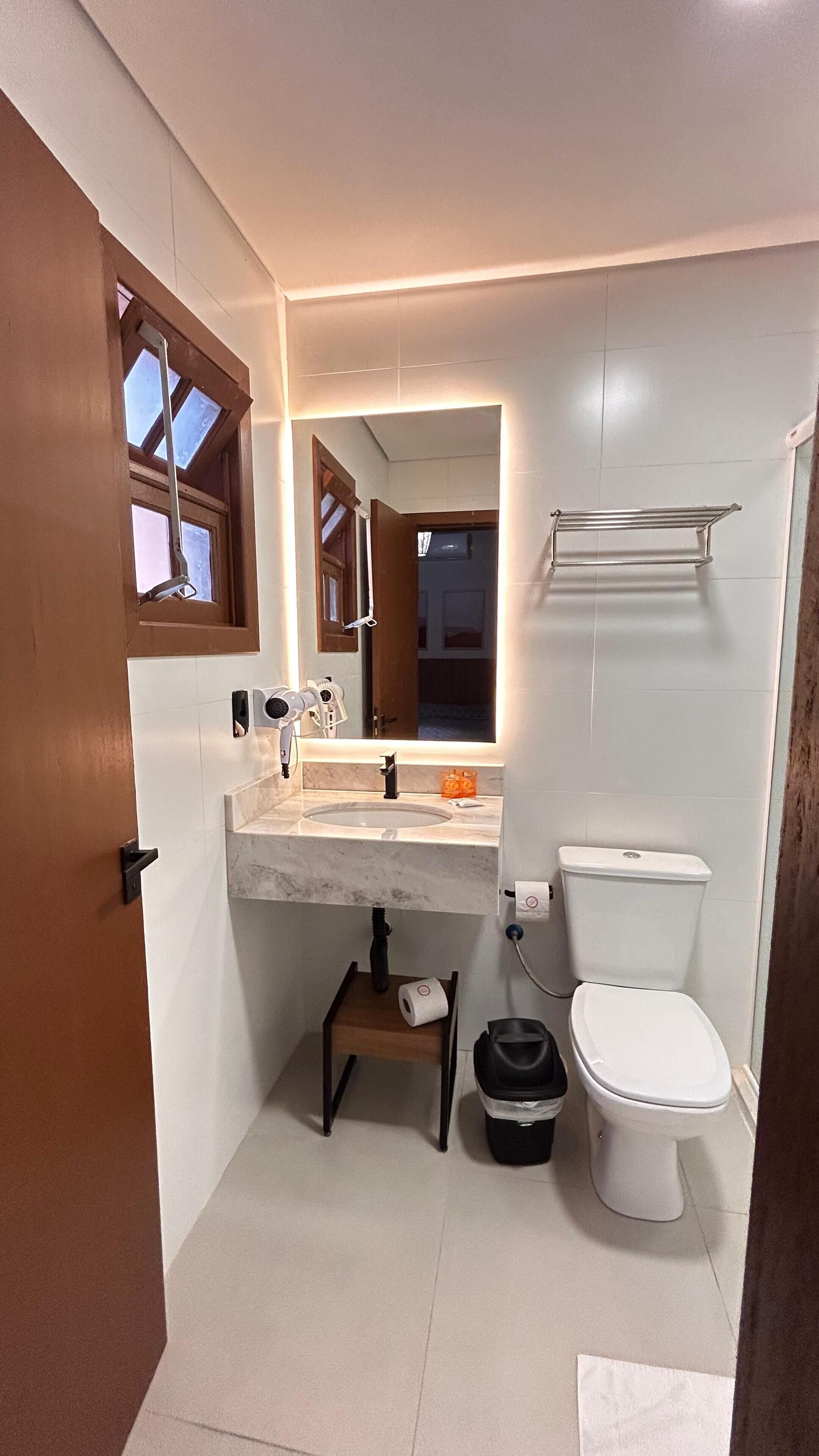 superior room, ensuite, garden view | bathroom | towels, soap, shampoo, toilet paper