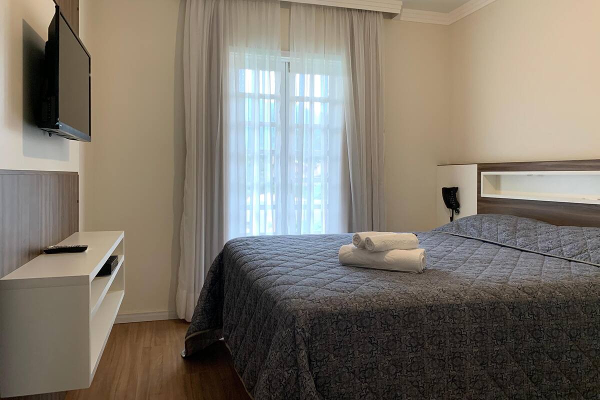 In-room safe, WiFi (free), bed sheets