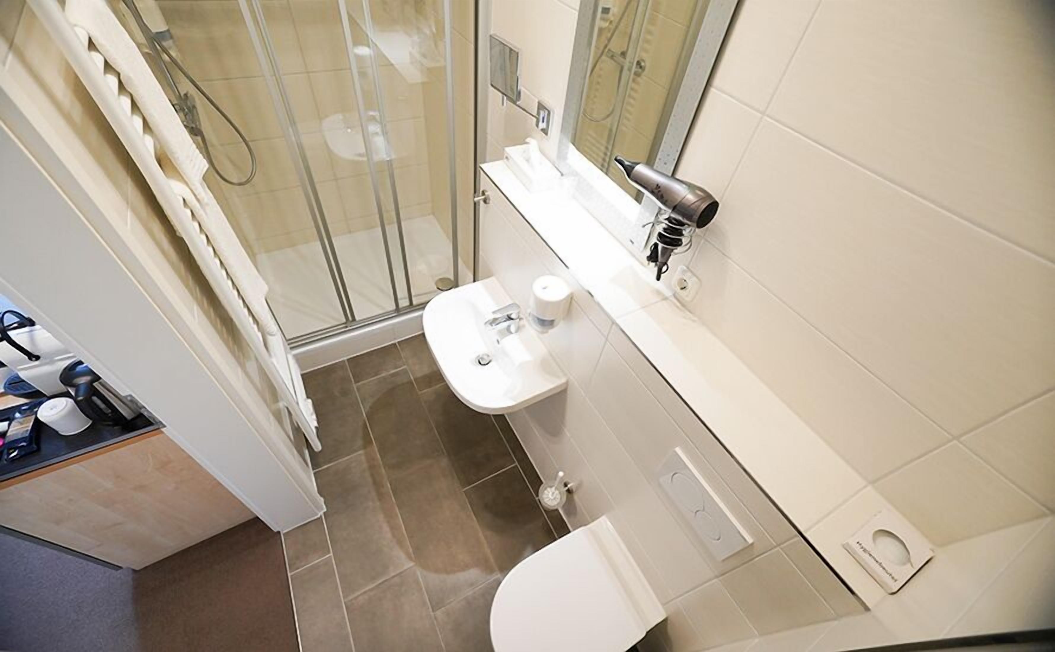 economy single room, 1 single bed | bathroom | shower, free toiletries, hair dryer, towels