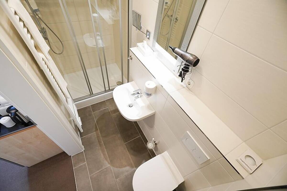 economy single room, 1 single bed | bathroom | shower, free toiletries, hair dryer, towels