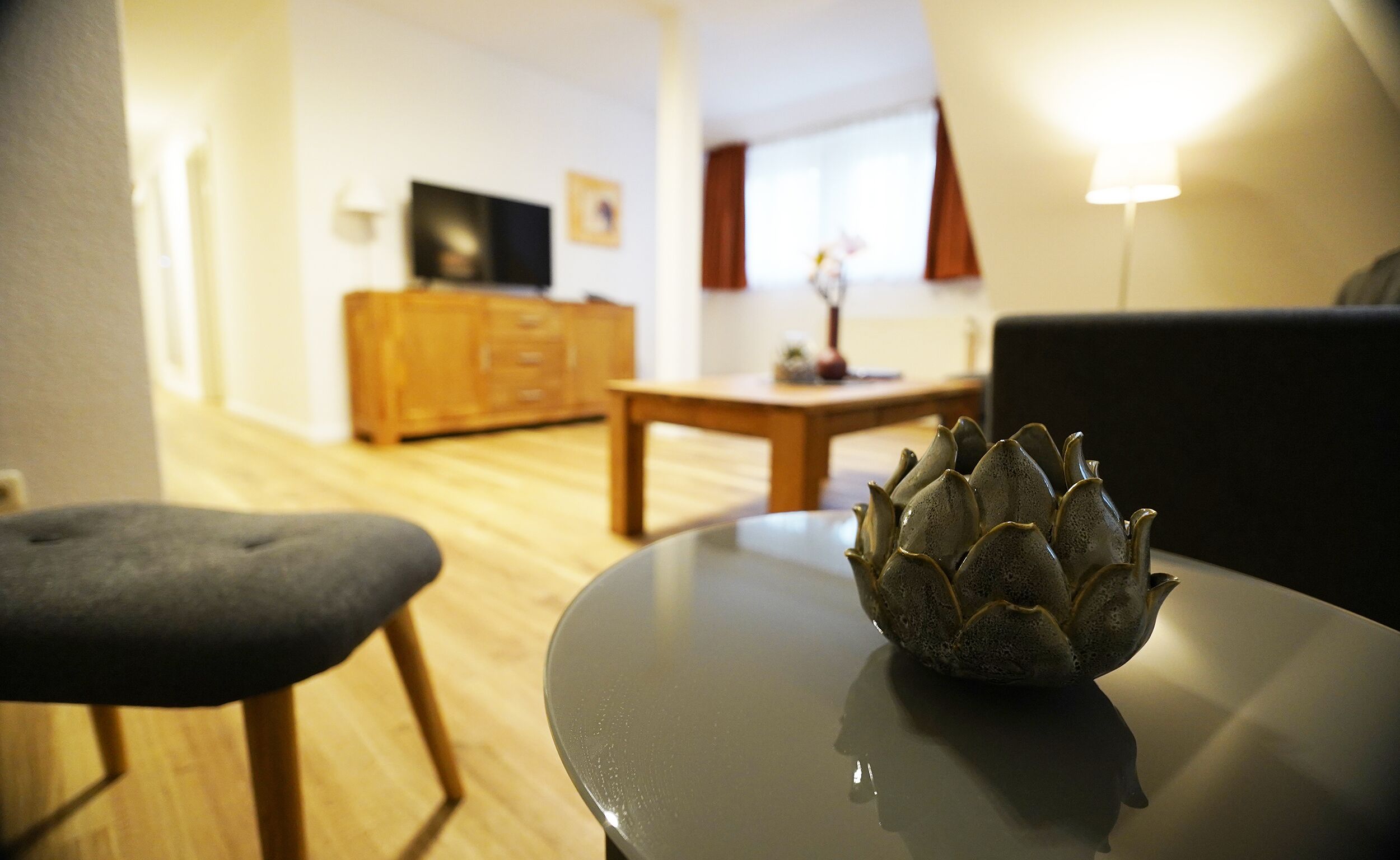 triple room | living area | tv