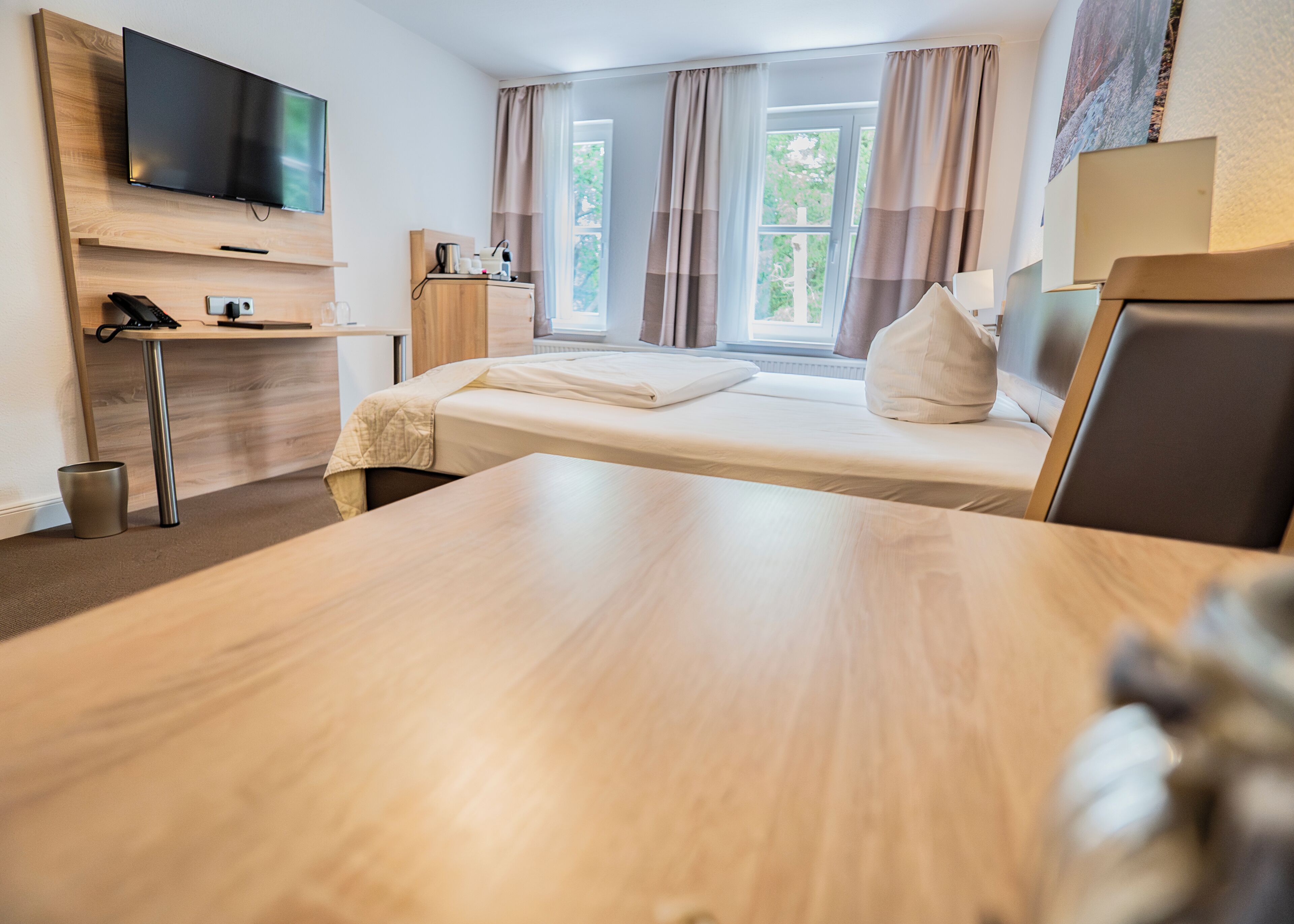 Standard-Doppelzimmer, Gartenblick | Allergikerbettwaren, Minibar, Zimmersafe, Schreibtisch