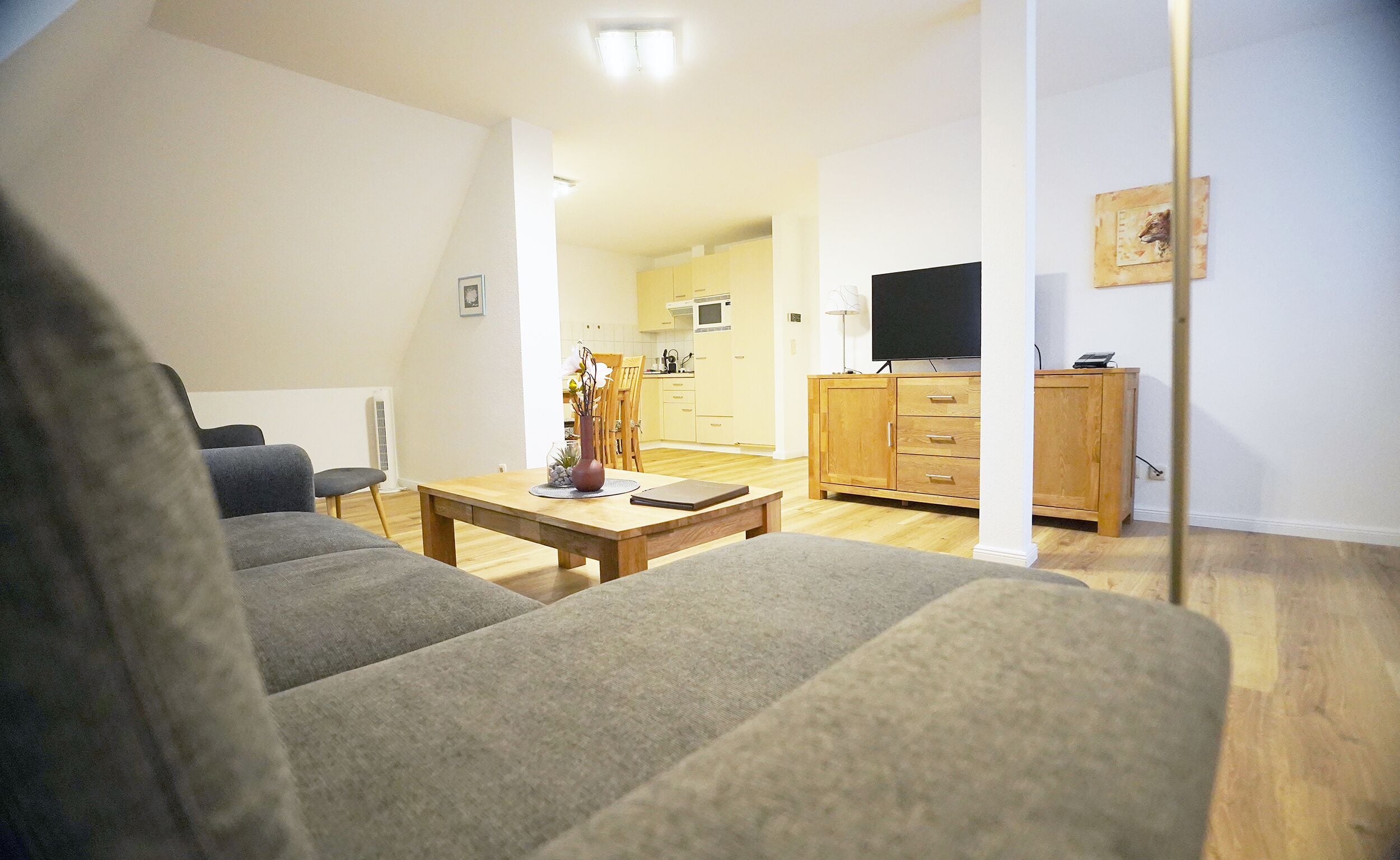 Dreibettzimmer | Wohnbereich | Fernseher