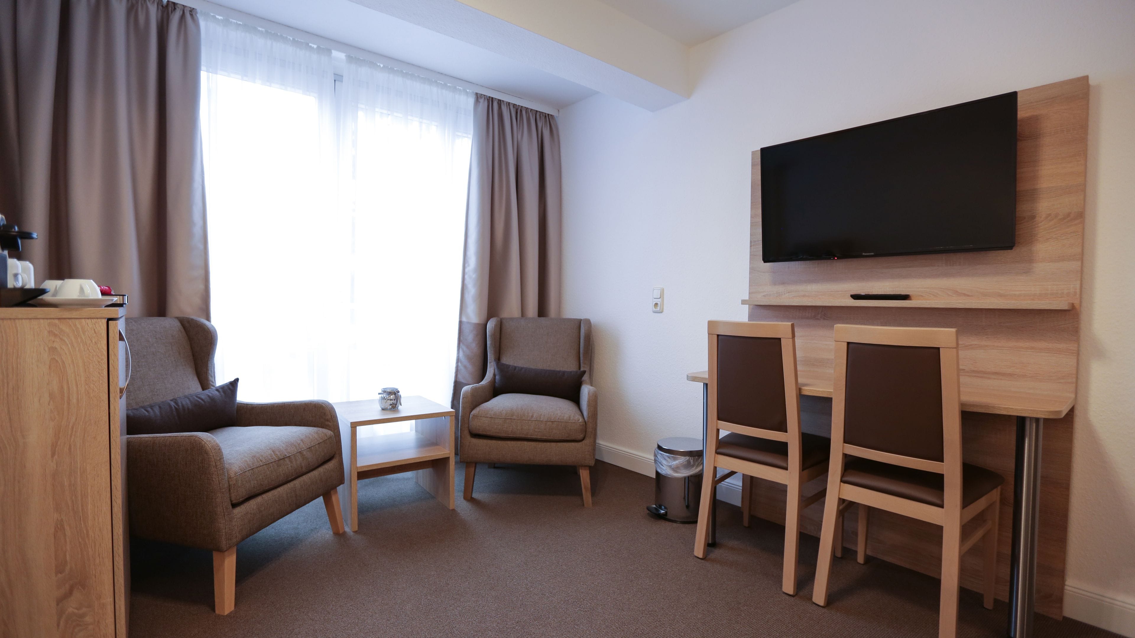 hypo-allergenic bedding, minibar, in-room safe, desk