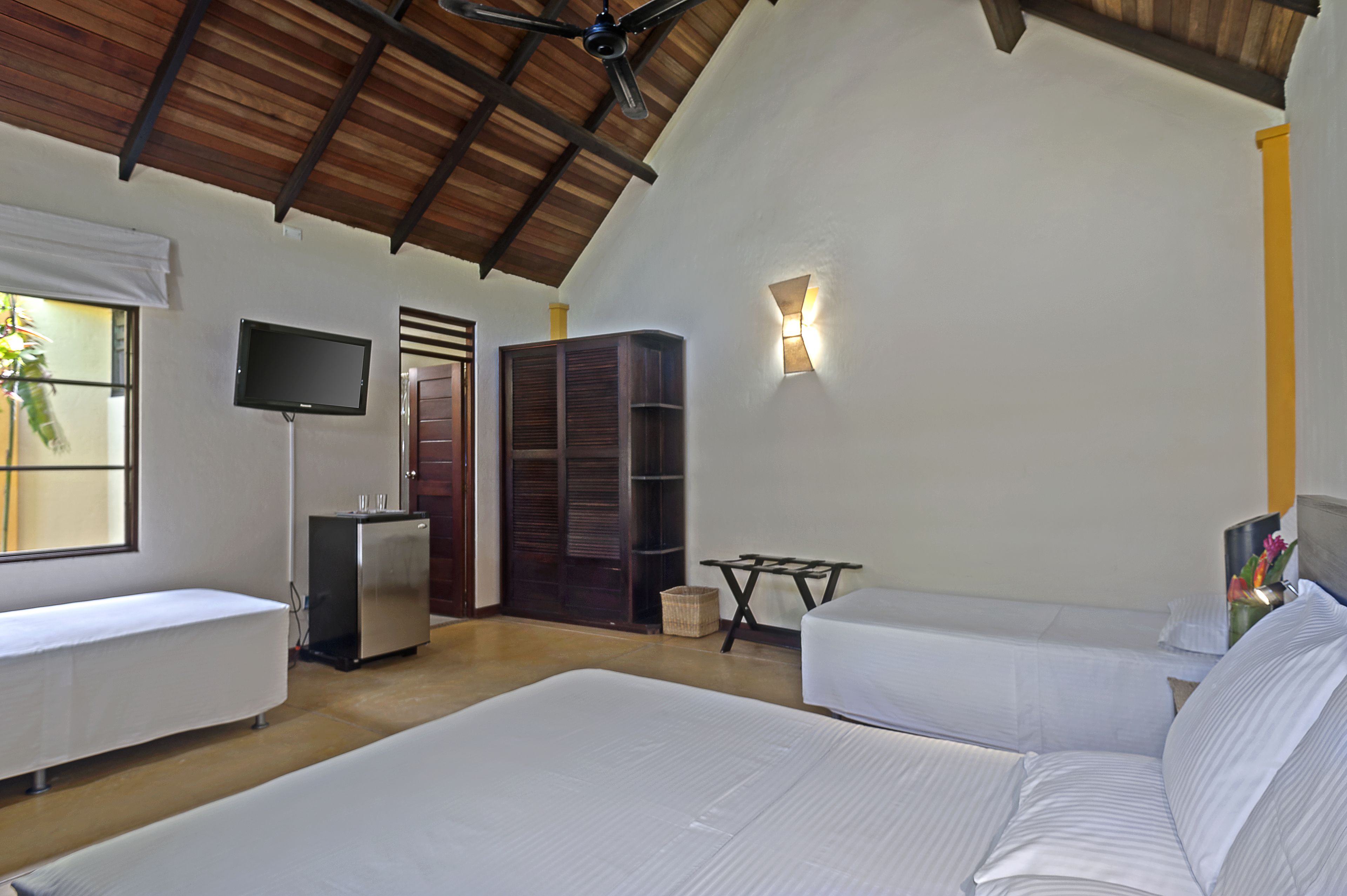 bungalow familiar | 1 bedroom, minibar, in-room safe, iron/ironing board