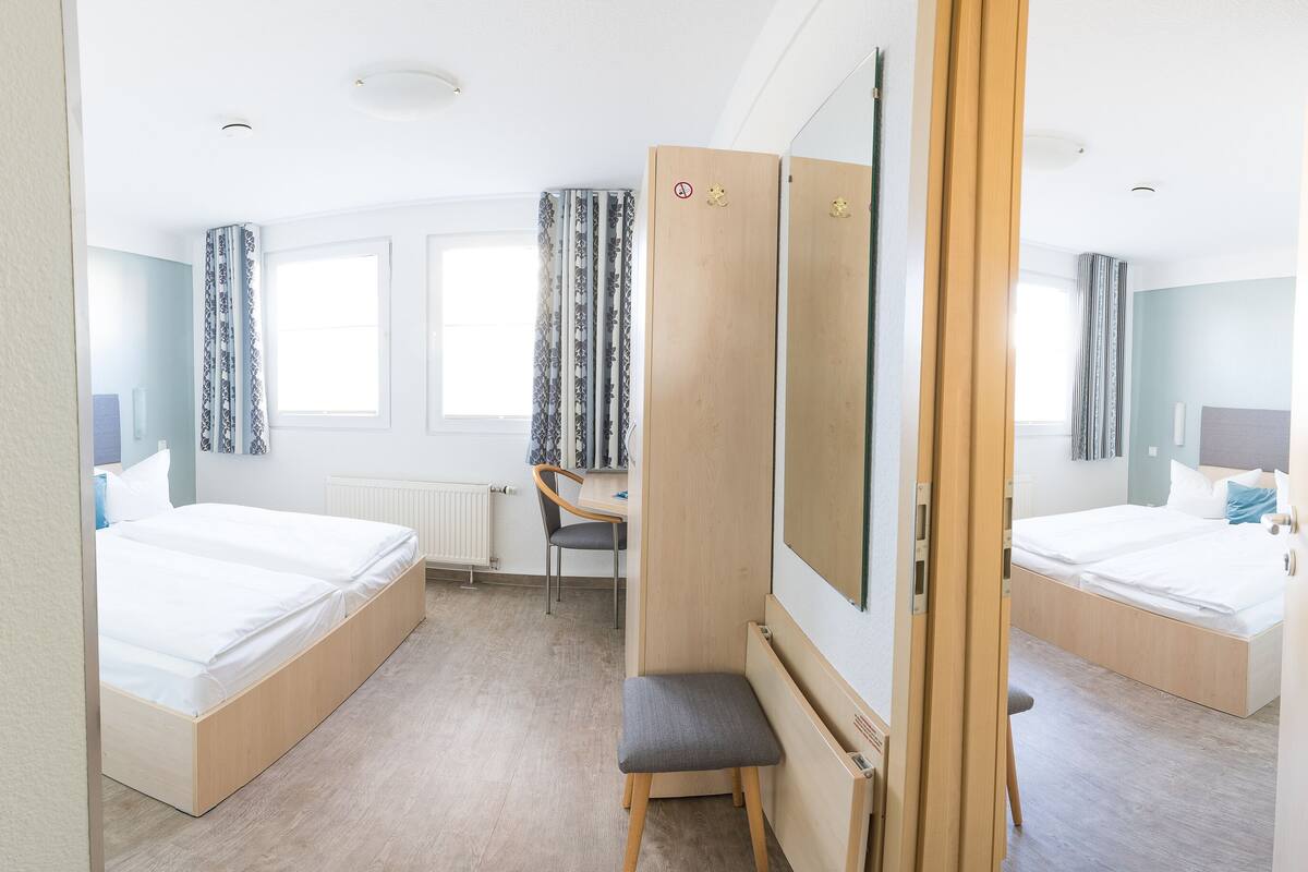 double room | desk, iron/ironing board, free cots/infant beds, free wifi