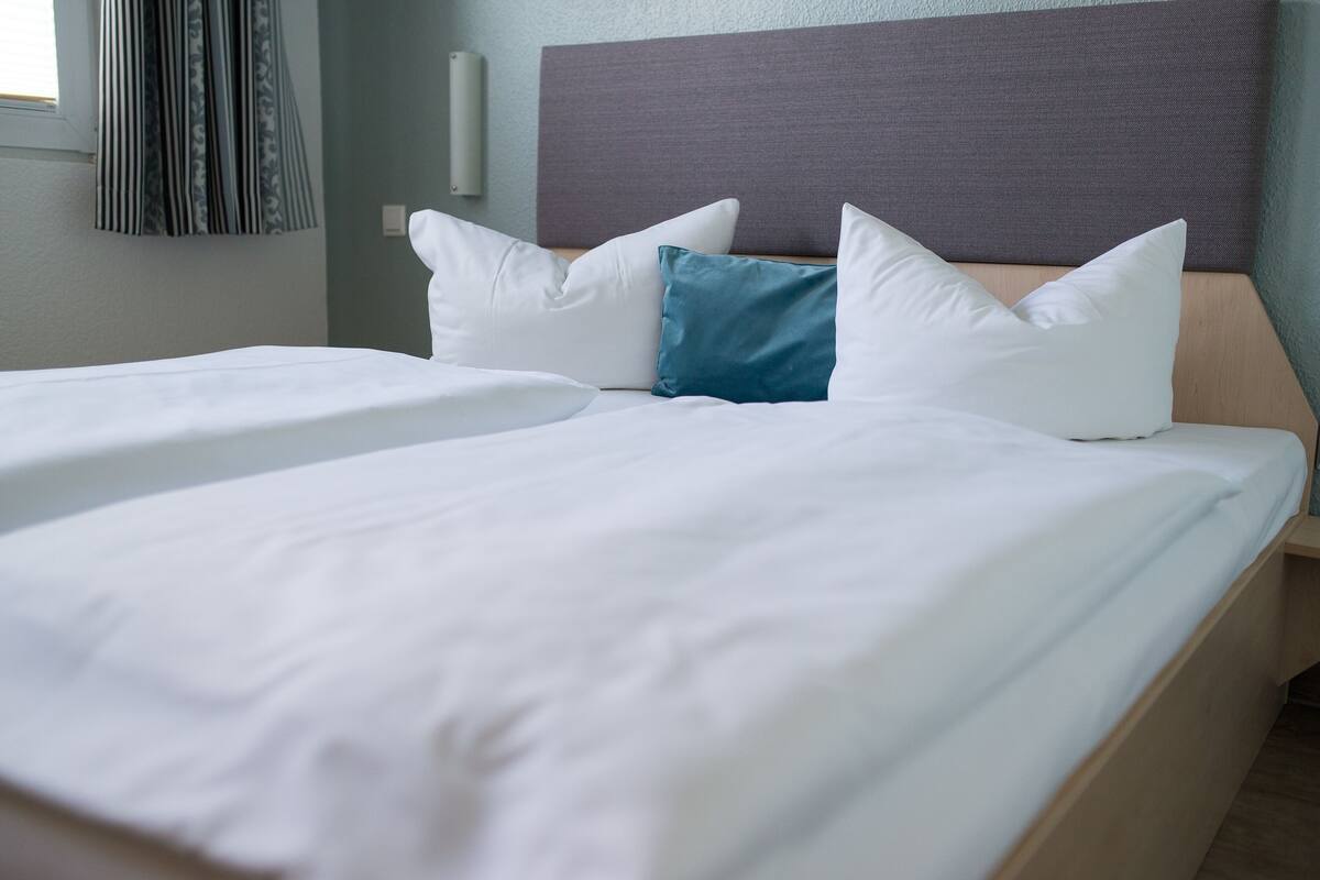 double room | desk, iron/ironing board, free cots/infant beds, free wifi