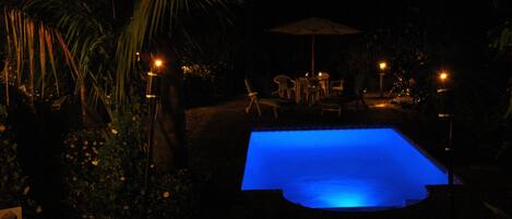 Outdoor pool, sun loungers