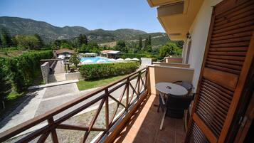 Family Suite, Village or Mountain View | Ausblick vom Zimmer