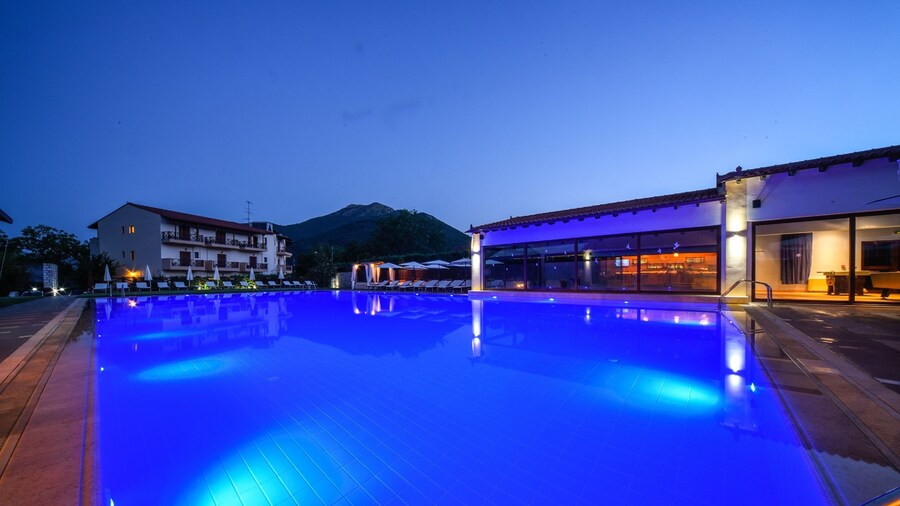 Mont Helmos Hotel