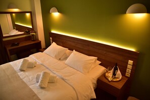 Double or Twin Room | In-room safe, blackout curtains, free cots/infant beds, free WiFi - Mont Helmos Hotel (Kalavrita)