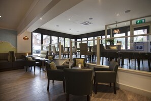 Lobby sitting area - Nether Abbey Hotel (North Berwick)
