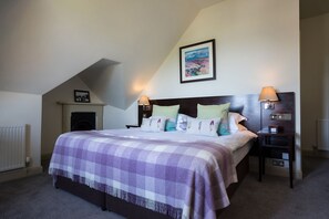 Egyptian cotton sheets, premium bedding, down duvets, pillow-top beds - Nether Abbey Hotel (North Berwick)